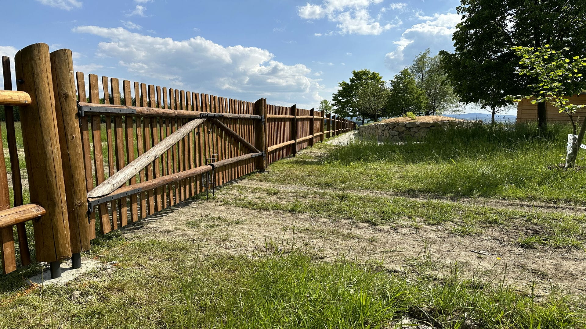 Obrázek 16 / Dřevěné ploty - ručně opracovaný   - realizace Třebíčko 05-2023